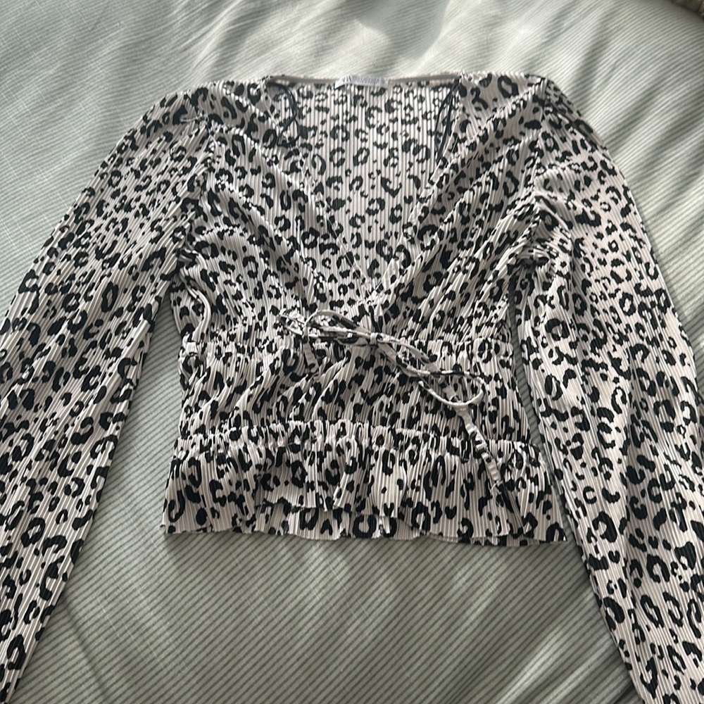 silky low v neckline long sleeve crop top